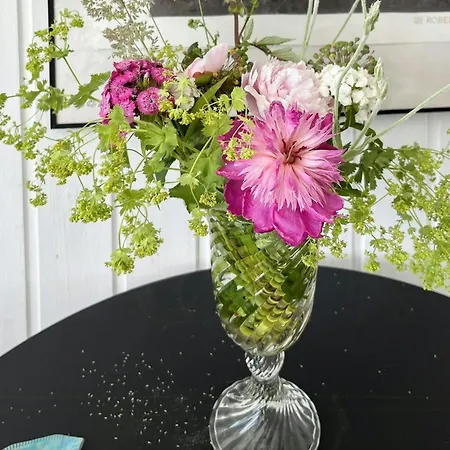 Summer House With Orangery In بيت للعطل *