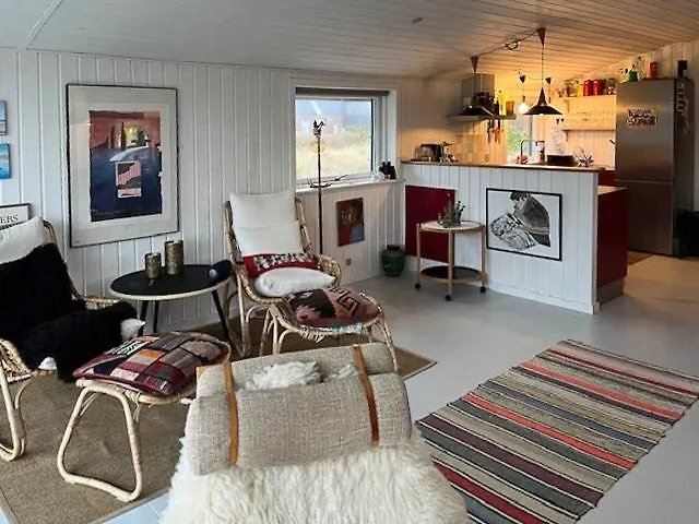 Summer House With Orangery In بيت للعطل
